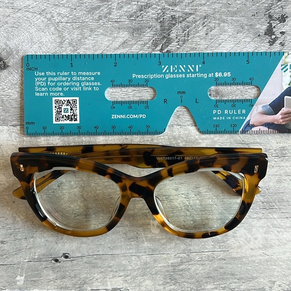 🆕 listing! Chunky tortoiseshell glasses - Picture 4 of 6